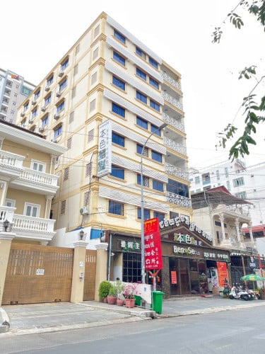 Whole Building for Sale Along Main Road in BKK Area