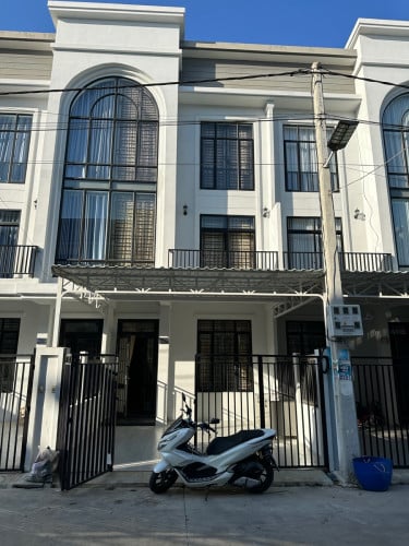 វីឡាកូនកាត់ជួល