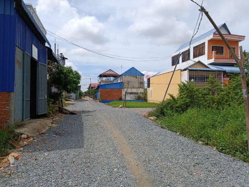 ដីលក់​បន្ទាន់​ កែង​ផ្លូវ​រដ្ឋ​ ជ្រៃកោង​ ចោមចៅ​