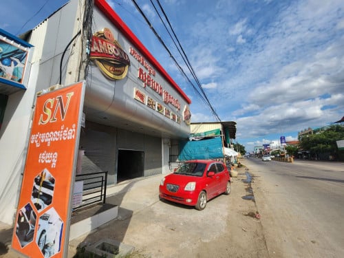 ផ្ទះលក់សម្រាប់បើករកស៊ីហាងស៊ុប ផ្ទះសំណាក់ ជាប់ផ្លូវជាតិលេខ5