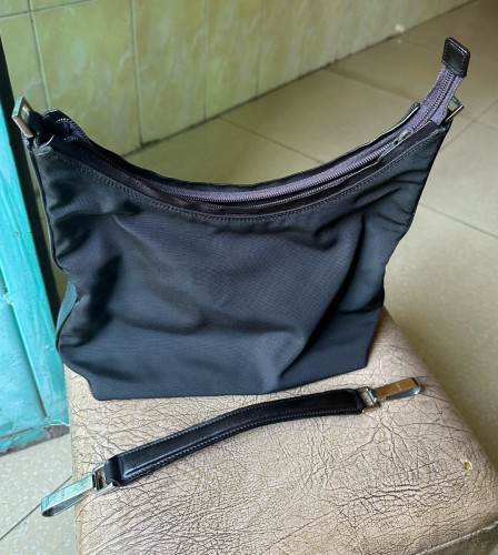 GUCCI BLACK NYLON w/ Leather Trim Shoulder Bag Hobo Serial 40$