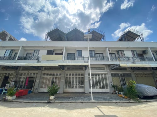 ផ្ទះបុរីចតុមុខ២ ស្វាយជ្រុំ