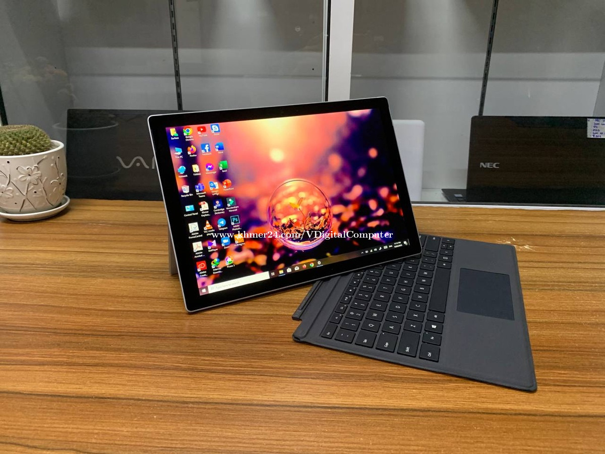 Surface Pro 5 / Touchscreen / 2K Display / Long Battery Life