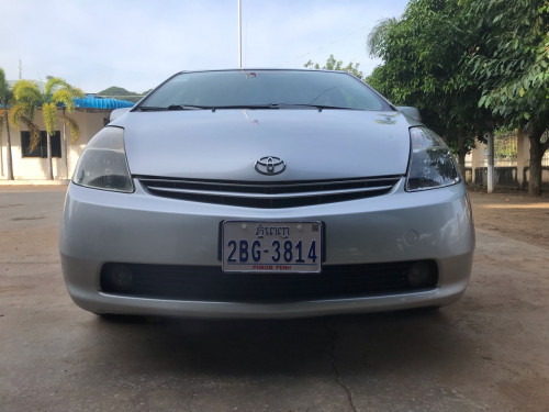 Toyota  Prius ឆ្នាំ០៥ហ្វូល,(៩៥០០$ចរចារបាន)