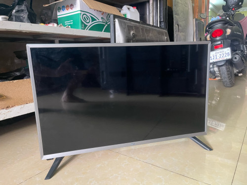 LG 32’ smart tv