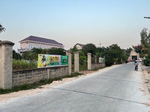 78,000 ដាច់ (ដីលក់ក្រោមទីផ្សារ (ទល់មុខវត្តប្រាសាទនាងខ្មៅ ខេត្តតាកែវ)​)