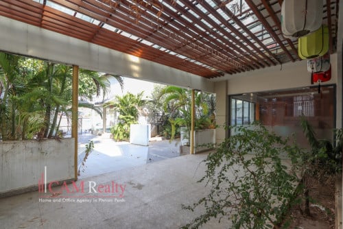 3-storey commercial villa for rent in Tuol Kork – Phnom Penh.