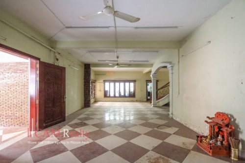 3-storey commercial villa for rent in Tuol Kork – Phnom Penh.