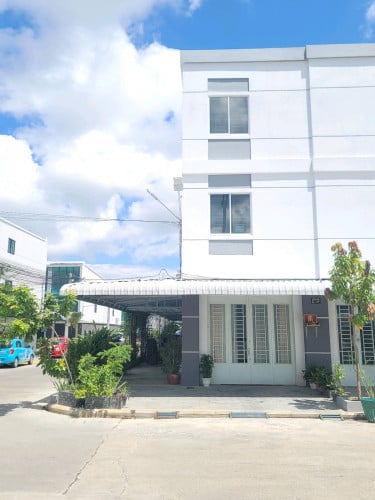 ផ្ទះកែង សាលារៀន បញ្ញាសាស្ត្រាបូរីពិភពថ្មី ផ្លូវជាតិលេខ3 លក់បន្ទាន់