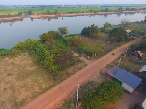 ដីមាត់ទន្លេលក់បន្ទាន់