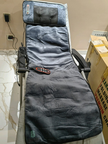 Zahaka- Foldable Massage Chair