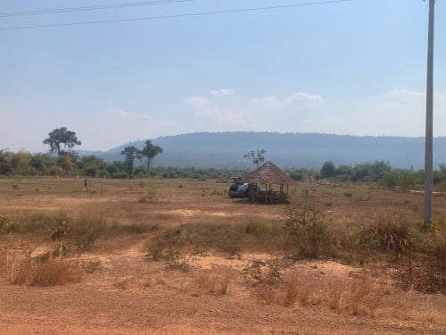 ដីលំហែរ ជើងភ្នំគូលេន ជាប់អូរ ប្លង់រឹង លក់បន្ទាន់ក្រោមទីផ្សារ50% ❤️💰
