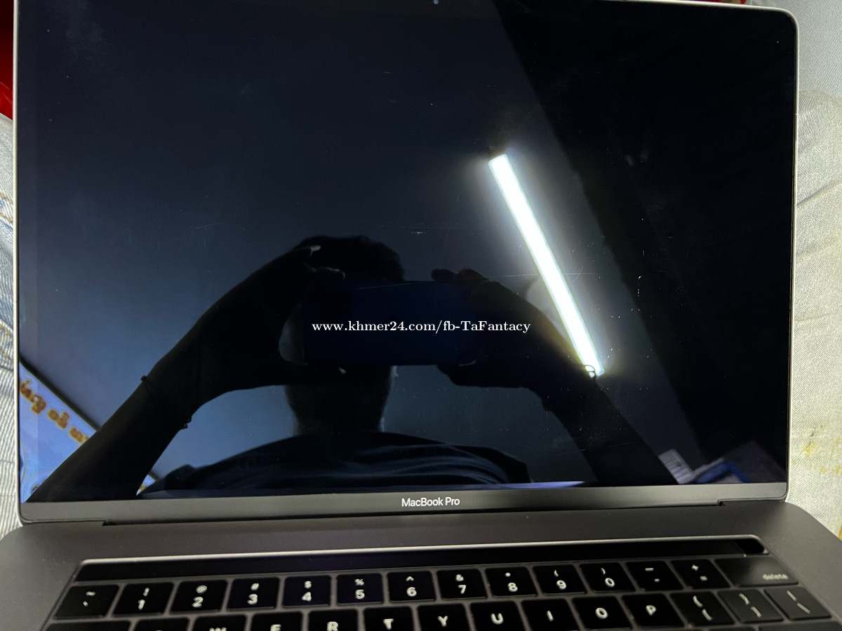 MacBook Pro 2018 15inch• Intel i7 | Ram 16GB | SSD 256GB