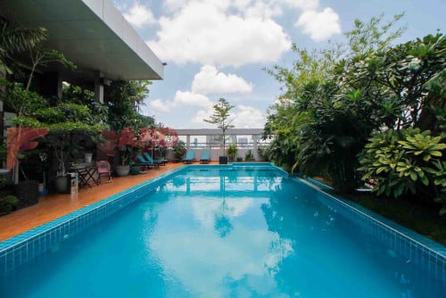 Spacious 2 Bedroom Apartment with swimming pool for Rent in BKK1 Area. (MLN)