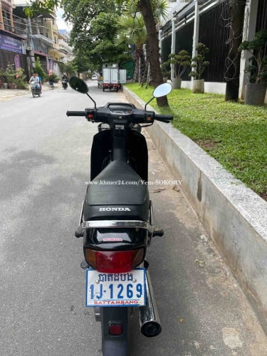 ធានាម៉ូតូនៅសុំណុំ