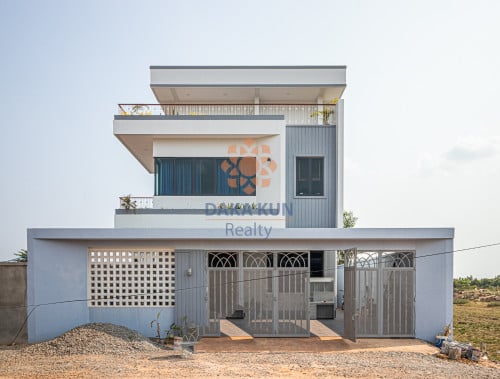 វីឡាសម្រាប់លក់ ក្នុងសង្កាត់ស្វាយដង្គំ-ក្រុងសៀមរាប/ Villa for Sale in Krong Siem Reap-near Wat Chak