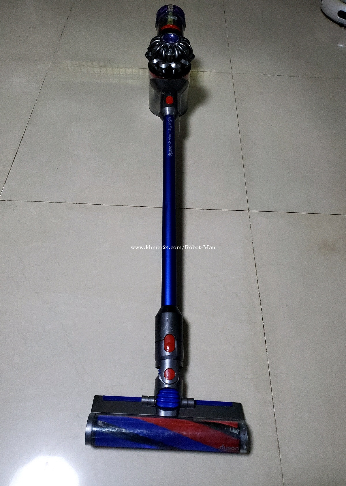 Dyson V8 Slim Fluffy Price $150.00 in Stueng Mean chey 2, Cambodia