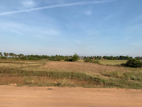 ដីស្រែជិតផ្សារបាត់ដឹង