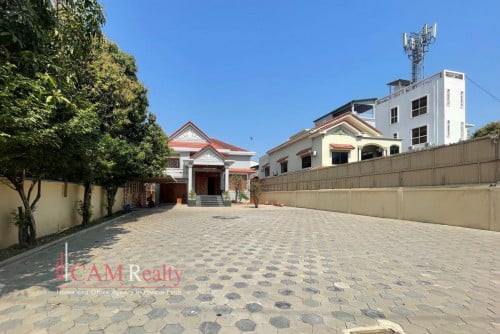 3 bedrooms villa for rent in Chroy Changvar – Phnom Penh