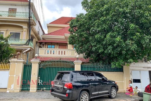 6 bedrooms villa for rent in Tuol Kork – Phnom Penh