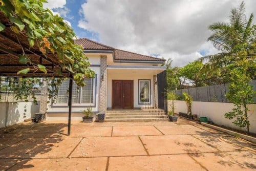 វីឡាលក់នៅលេីផ្លូវបីតុងសង្កាត់សាលាកំរេីកក្រុងសៀមរាប