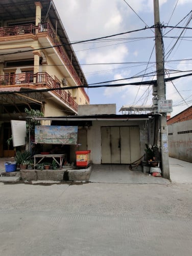 ផ្ទះលក់ទឹកថ្លាផ្លូវ4-5ម