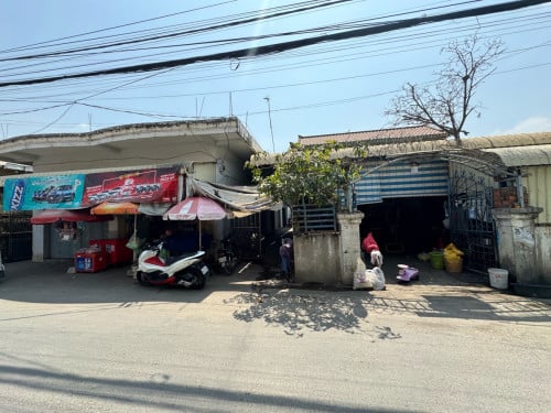 ផ្ទះលក់ នៅជិតផ្សារទំនើបស្ទឹងមានជ័យថ្មី តម្លៃក្រោមទីផ្សារ ( មានផ្ទះជួល +ផ្ទះស្នាក់នៅ )