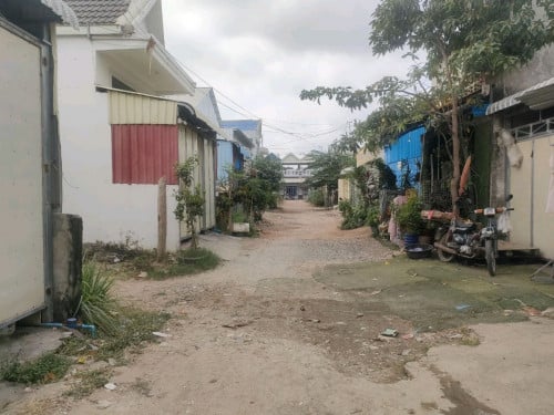 ផ្ទះលក់នៅម្តុំឈូកវា1ជិតបុរីពិភពថ្មី