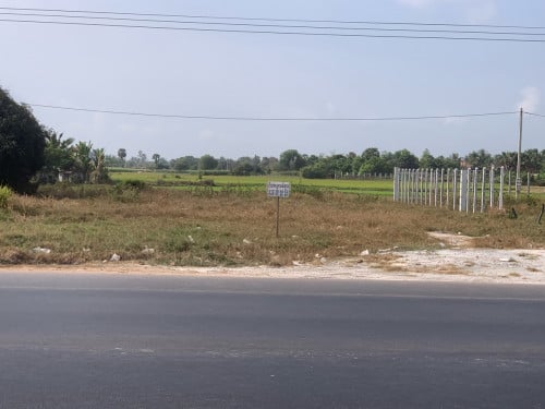 ដីអាជីកម្មលក់ក្រោមទីផ្សារ 50%នៅផ្លូវជាតិលេខ06Aជិតវិឡាល័យពួក