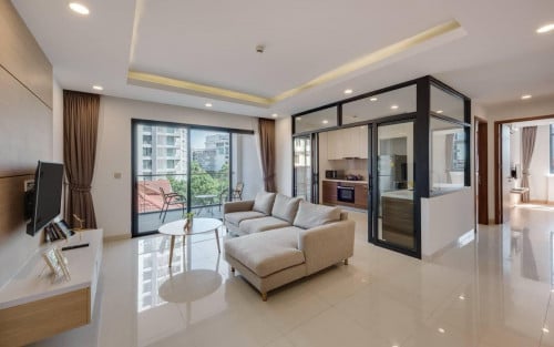 Luxury Two Bedroom for rent at Chamkamon