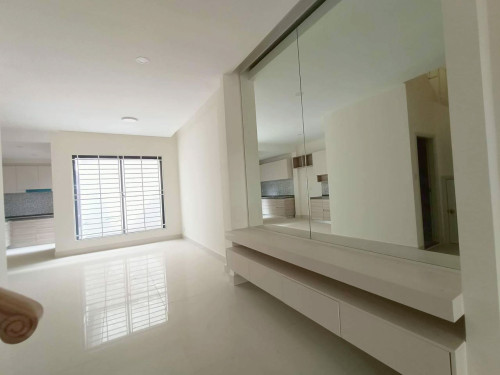 🏘 វីឡាកូនកាត់ (LA) ក្នុងបុរី ប៉េងហួត50ម ត្រូវការលក់បន្ទាន់ខ្លាំង