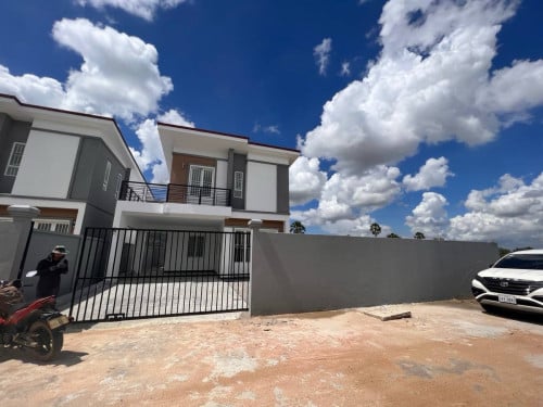 ផ្ទះនិងដីសំរាប់លក់ តម្លៃថោក