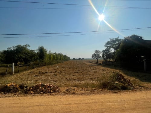 ដីមាត់ទន្លេ លក់បន្ទាន់