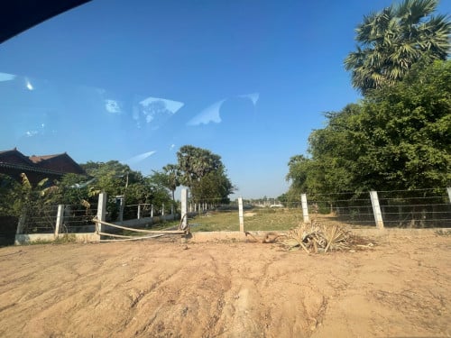 ដីមាត់ទន្លេ លក់បន្ទាន់
