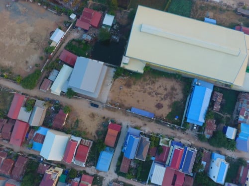 ដីនិងឃ្លាំងលក់បន្ទាន់