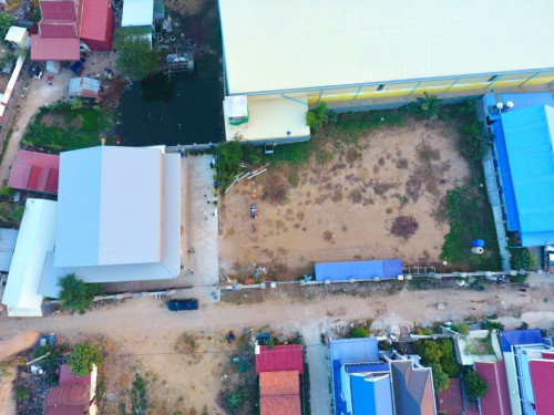 ដីនិងឃ្លាំងលក់បន្ទាន់