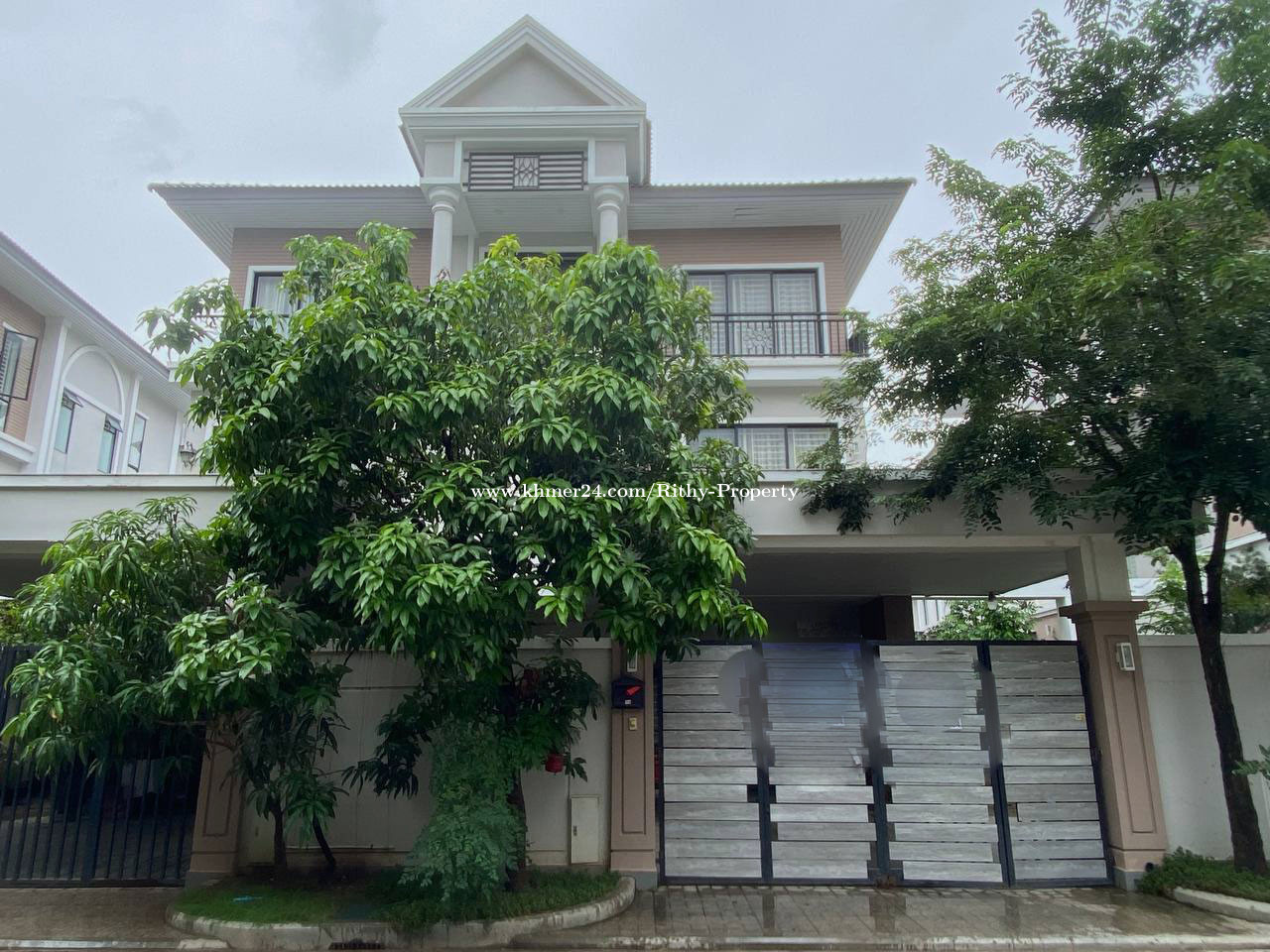 វីឡាភ្លោះសម្រាប់ជួល | Villa Twin For Rent Price $1700.00 In Nirouth ...