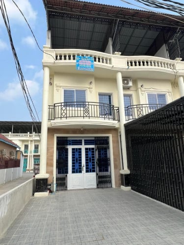 ផ្ទះក្រុងតាខ្មៅ ទីតាំងល្អកែង ម្ចាស់ផ្ទាល់ចចារបាន