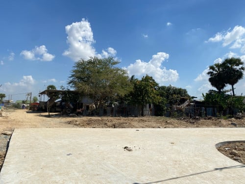 ដីកែងលក់បន្ទាន់