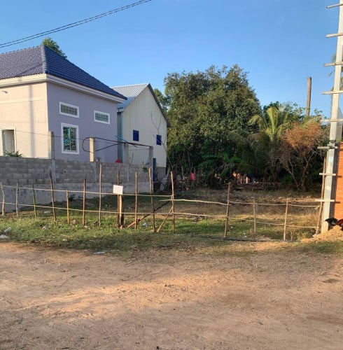 ដីលក់បន្ទាន់ 10x20m នៅជាប់ផ្សារថ្នល់ទទឹង កំពង់ឆ្នាំង