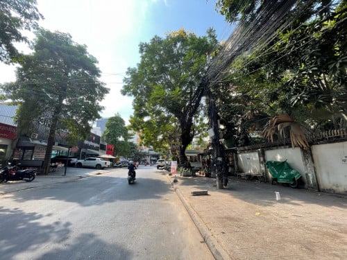 Commercial 02 Flats For Rent Along Main Road , Near Central Market,  08x25m, 02 Floors, 5,000$