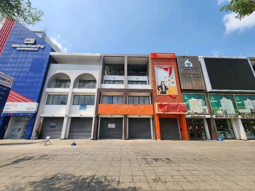 ផ្ទះអាជីវកម្ម ពីទំលាយចូលគ្នា !