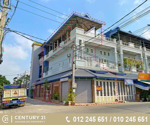 🏘 ផ្ទះល្វែង (កែង) ក្នុងបុរី ឡាយគង់ ត្រូវការលក់បន្ទាន់ខ្លាំង