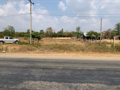 ដីលក់នៅស្រុកថ្ពងខេត្តកំពង់ស្ពឺជាប់ផ្លូវជាតិ