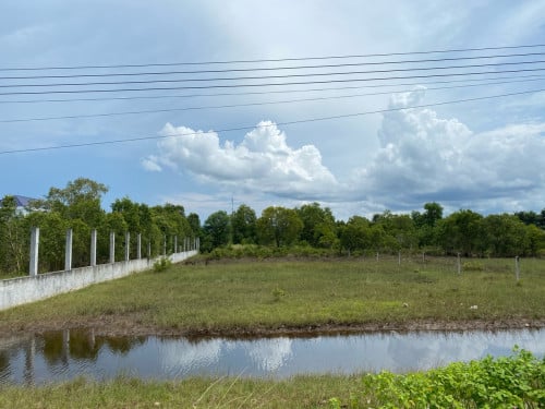 ដីលក់មុខសាលាសង្កាត់ស្ទឹងវែង ក្បាល ២០ បណ្តោយ ៥៥ ទីរួមខេត្តកោះកុង