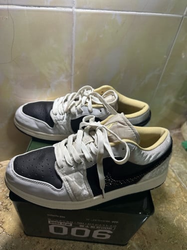 Nike Jordan 1 Low SE size 41