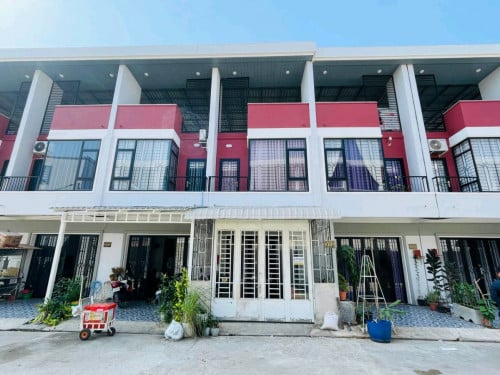 ផ្ទះលក់បន្ទាន់ នៅបុរី សាន់នី ជិតព្រៃស