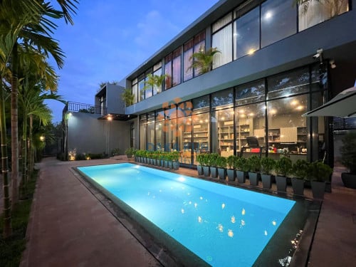 Luxury Villa for Rent with Swimming Pool in Krong Siem Reap