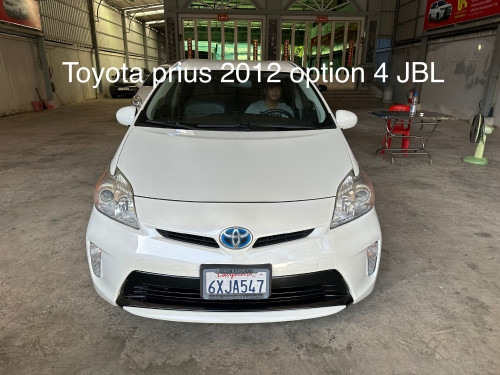 Toyota Prius 2012 option 4 jbl