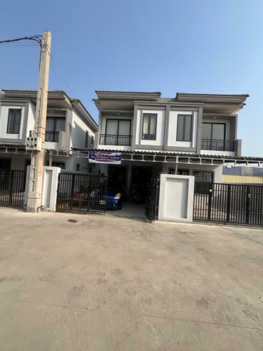 វីឡាភ្លោះលក់ម្ចាស់ផ្ទាល់ផ្លង់រឹងទឹកភ្លើងរដ្ធមកពីអុីអន2តែ10នាទីមកលិចត្រង់អត់ដល់ឈូកវា1ទេ